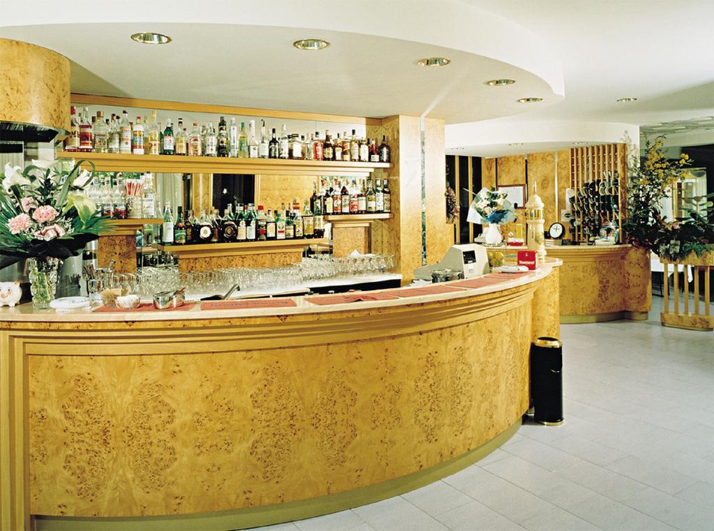 Hotel Aquila D'Oro Misano Adriatico Exteriör bild