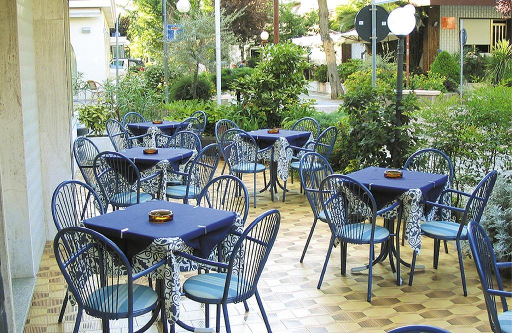 Hotel Aquila D'Oro Misano Adriatico Exteriör bild